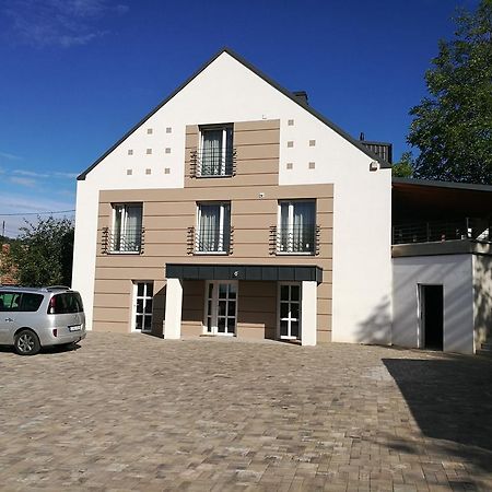 Family Apartman Eplény Exterior foto